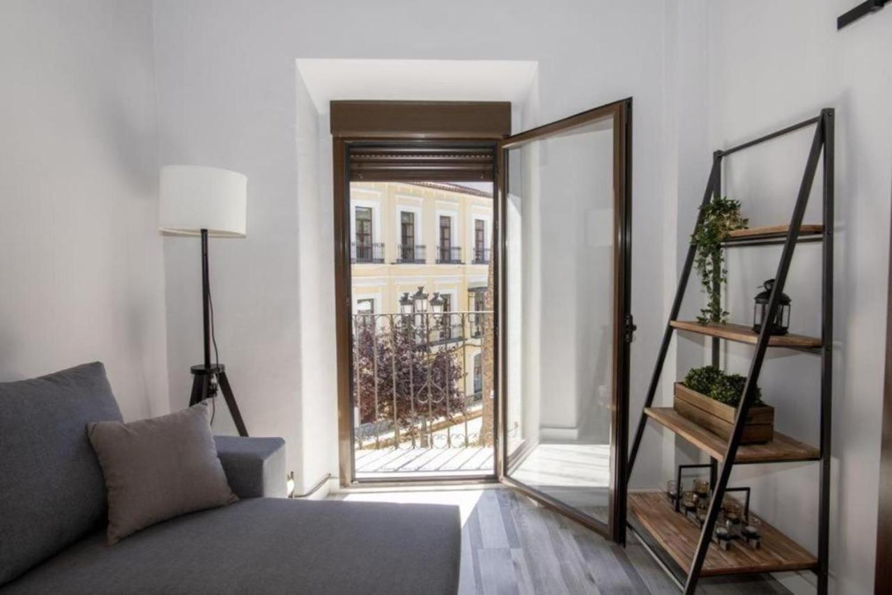 Elegante Apartamento Para 5 En El Centro De Caceres Con Wifi Dış mekan fotoğraf